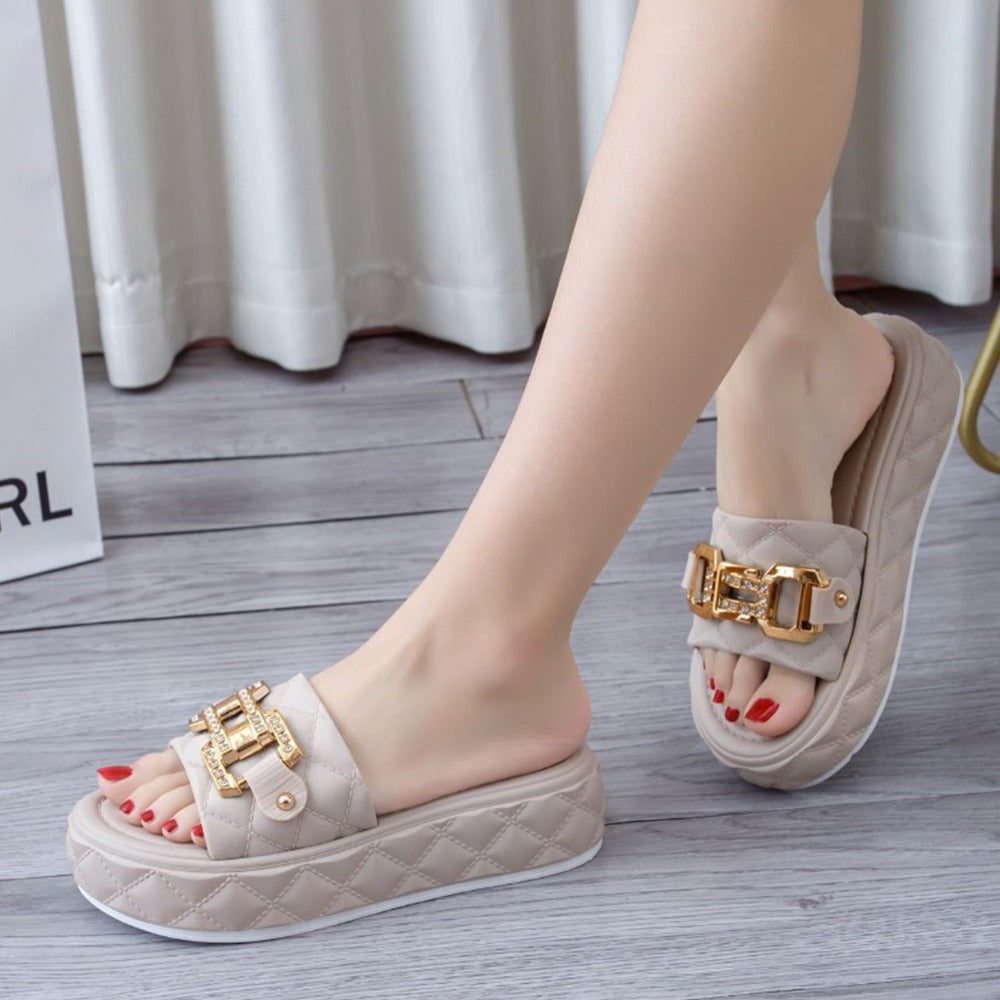 Thick Sole Chain Fashioned Slipper Sandals for Women