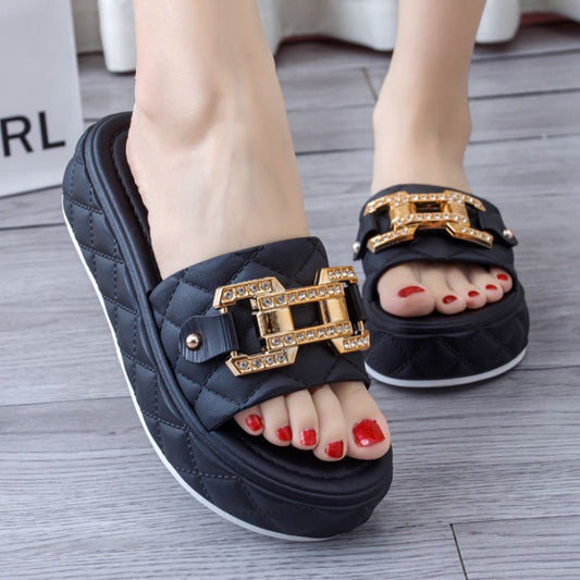 Thick Sole Chain Fashioned Slipper Sandals for Women