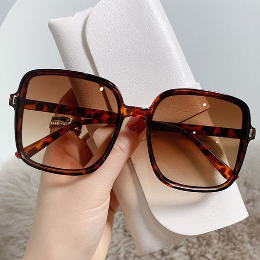 Luxury Travel Vintage Fashion Sunglasses for Women