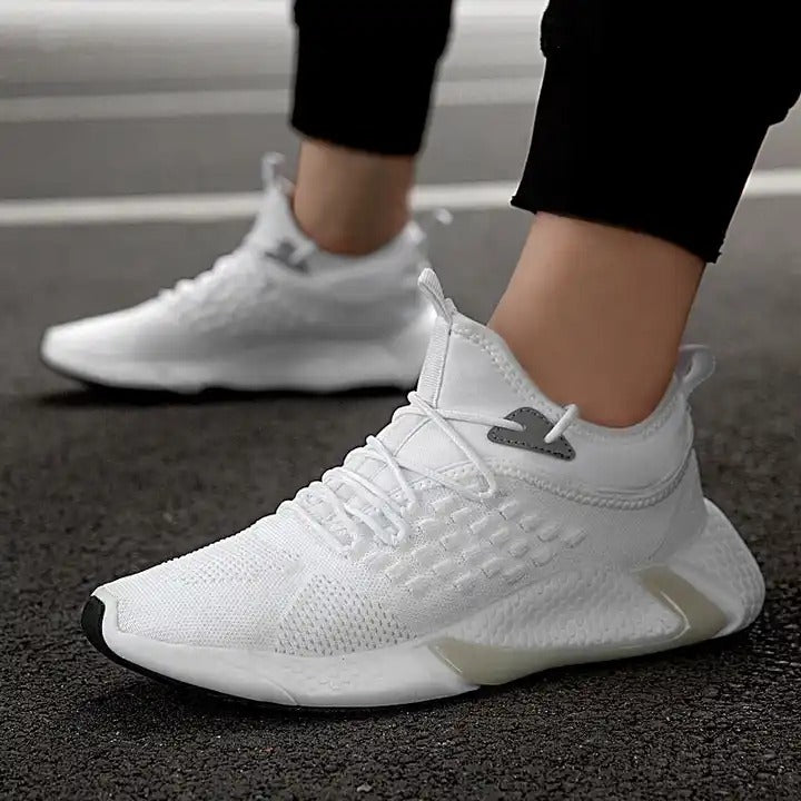 Latest Fashion Flying Woven Breathable Sneakers Men